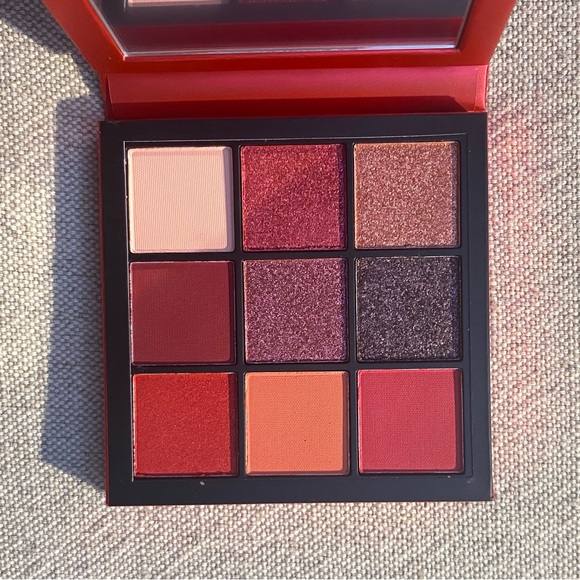 Huda Beauty Ruby Obsessions Eyeshadow Palette NIB - Picture 2 of 3